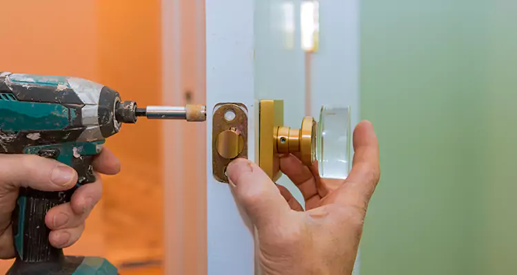 Broken Door Knob Fix in Mountain View, CA